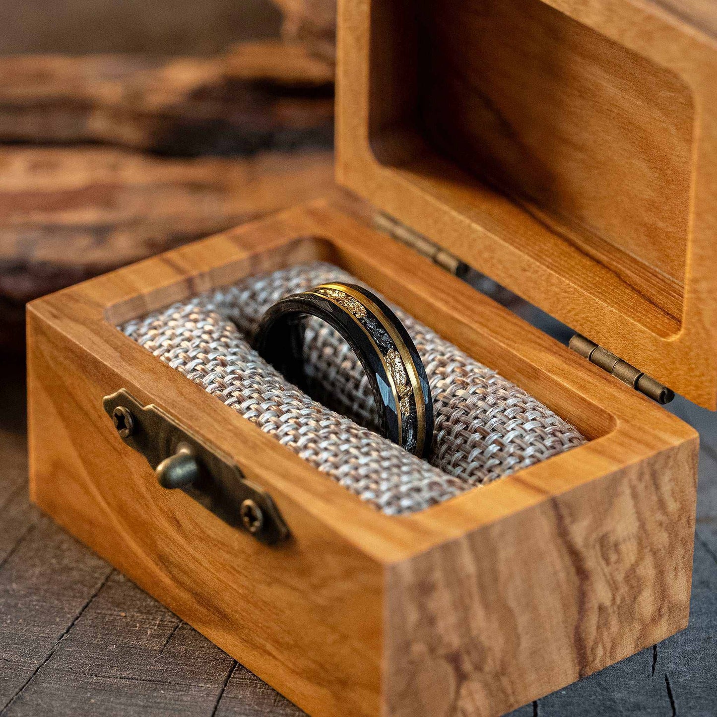 Meteorite x Gold Leaf Hammered Tungsten Carbide - 6mm