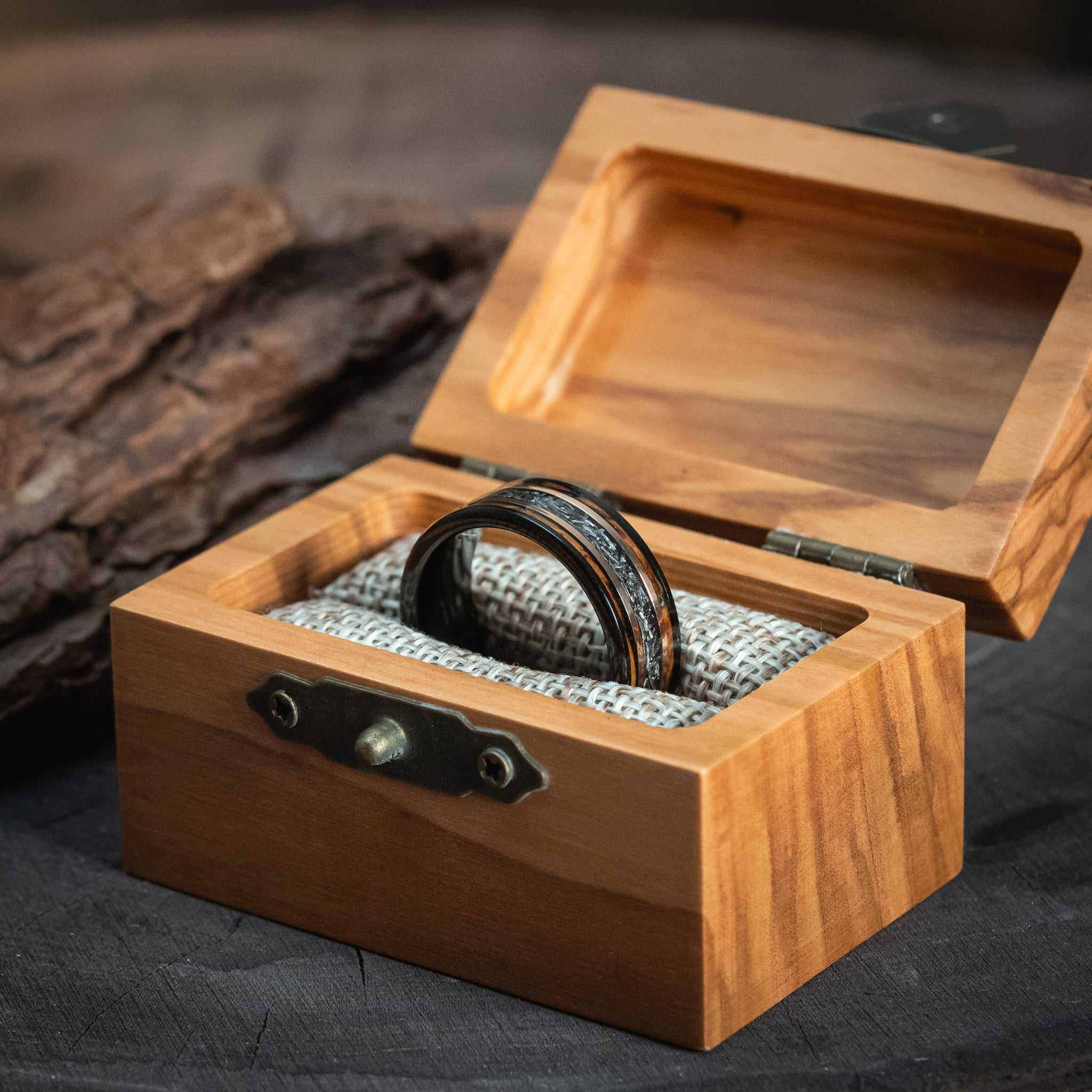 Meteorite x Burnt Whiskey Barrel Wood Black Tungsten Ring