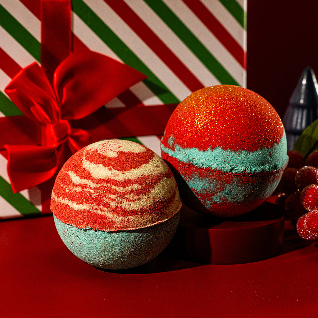 Under The Mistletoe 10oz Jewelry Bath Bomb
